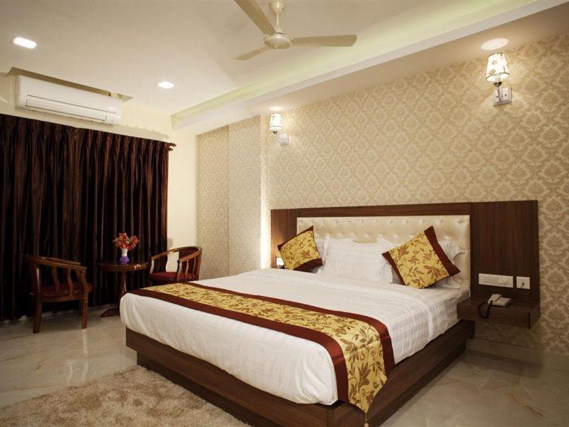 Hotel Mahalakshmi Residency Kolluru Bagian luar foto