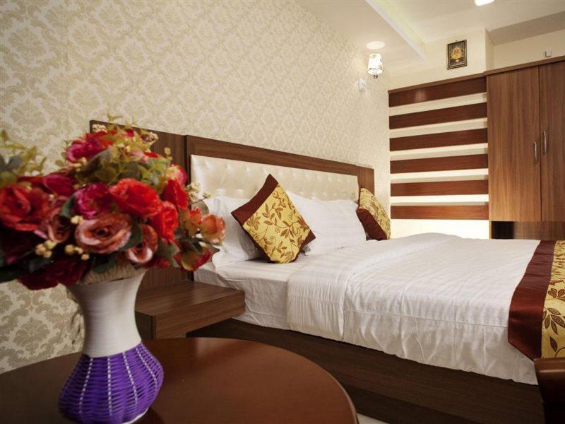 Hotel Mahalakshmi Residency Kolluru Bagian luar foto