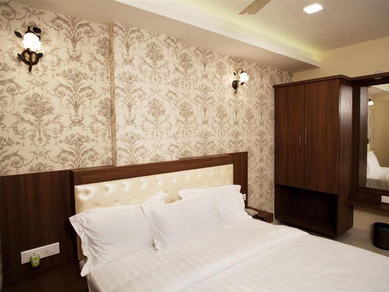 Hotel Mahalakshmi Residency Kolluru Bagian luar foto