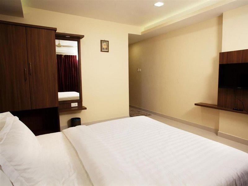 Hotel Mahalakshmi Residency Kolluru Bagian luar foto