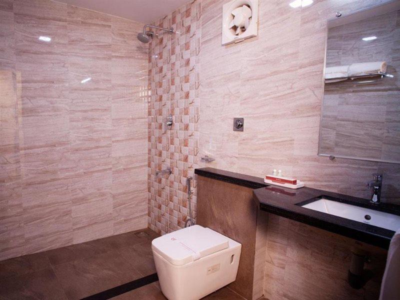 Hotel Mahalakshmi Residency Kolluru Bagian luar foto