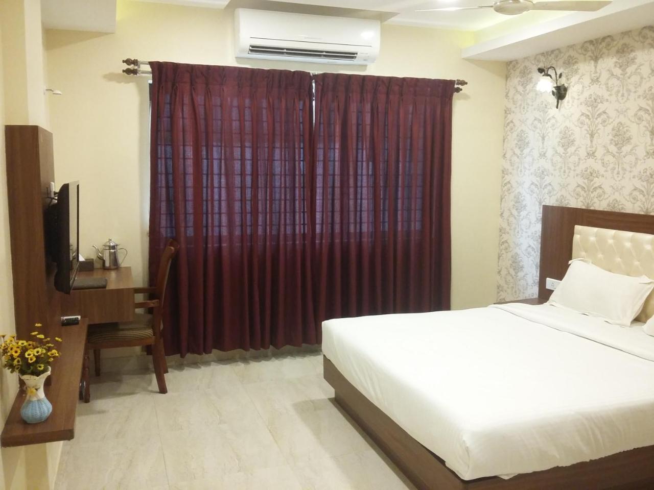 Hotel Mahalakshmi Residency Kolluru Bagian luar foto